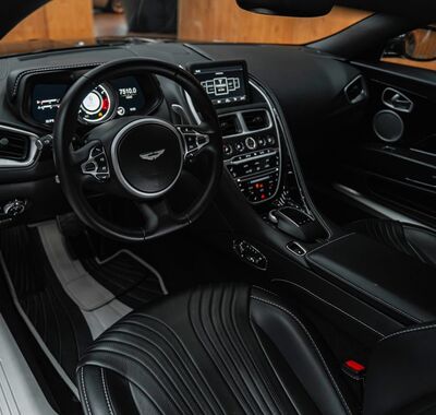 Aston Martin DB11 25
