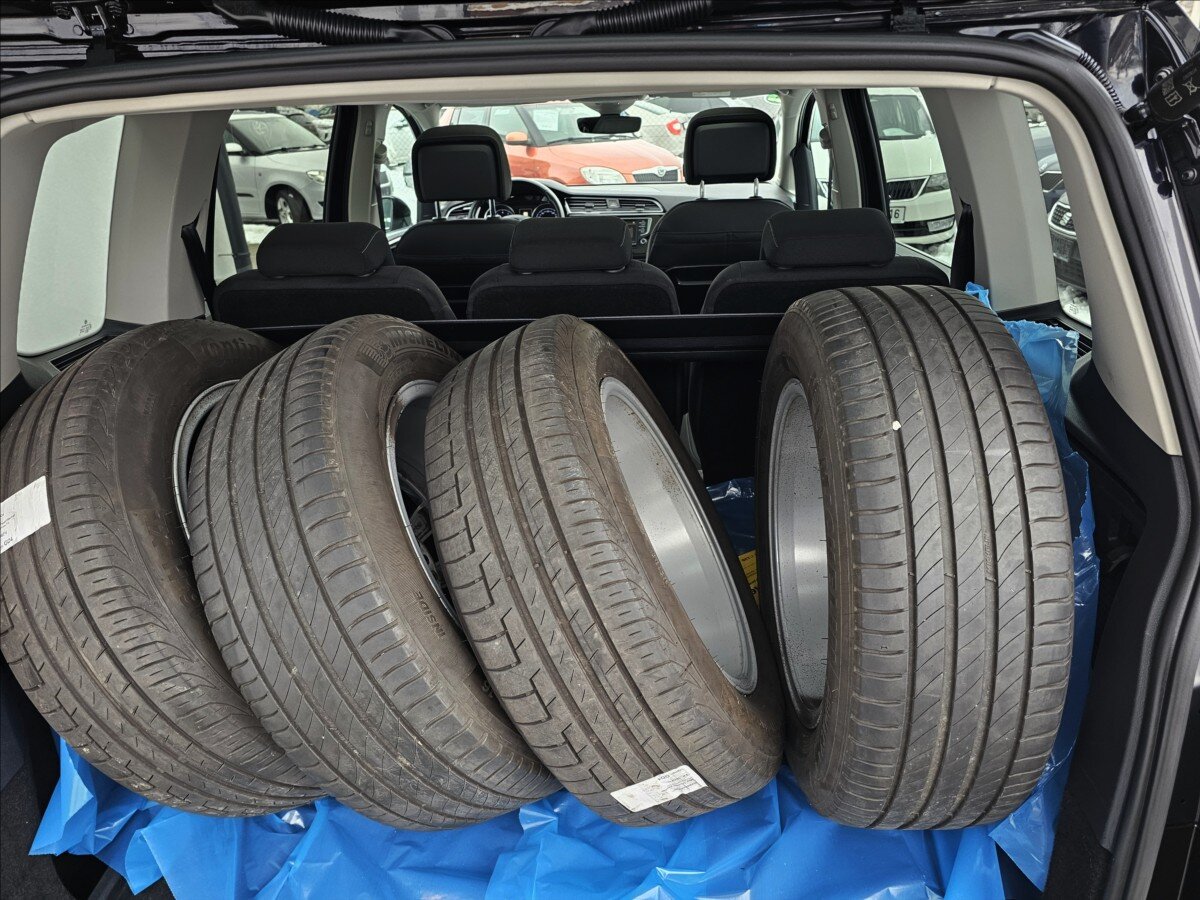 Volkswagen Touran Kombi 1,4 l 110 kw