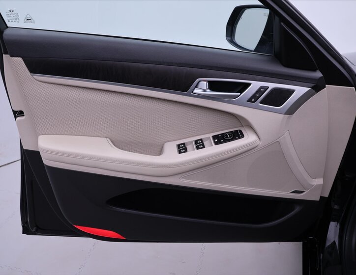 Hyundai Genesis Sedan 3,8 l 232 kw