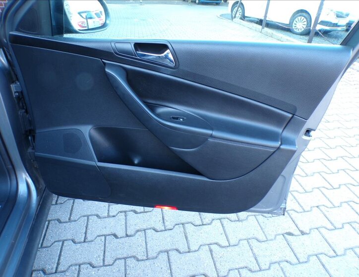 Volkswagen Passat Sedan / Limuzína 2,0 l 103 kw