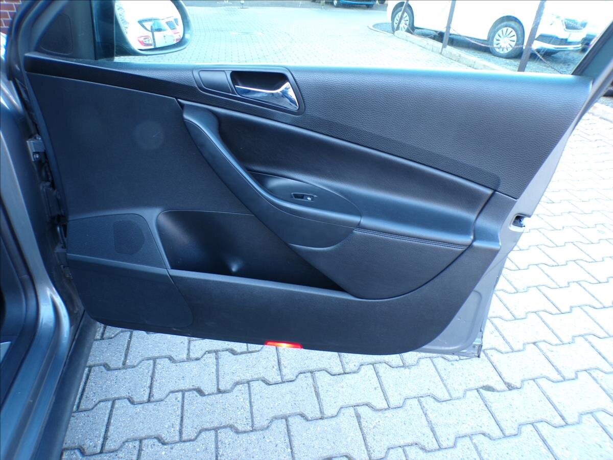 Volkswagen Passat Sedan / Limuzína 2,0 l 103 kw