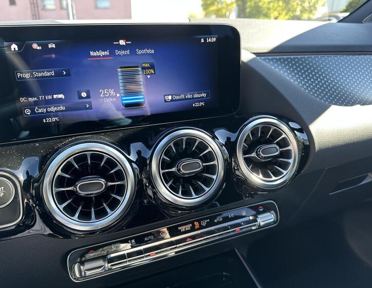 Mercedes-Benz EQA 13