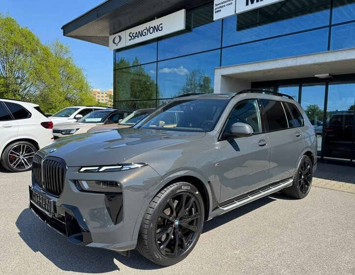 BMW X7 SUV / Terénní 3,0 l 250 kw