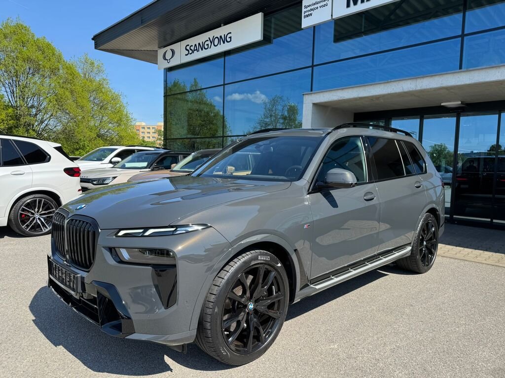 BMW X7 SUV / Terénní 3,0 l 250 kw