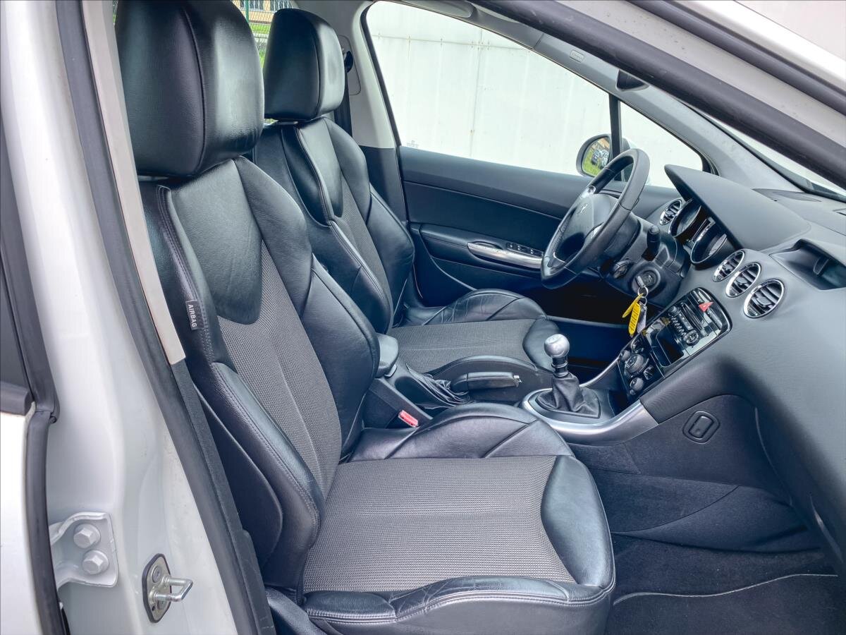 Peugeot 308 Hatchback 1,6 l 147 kw