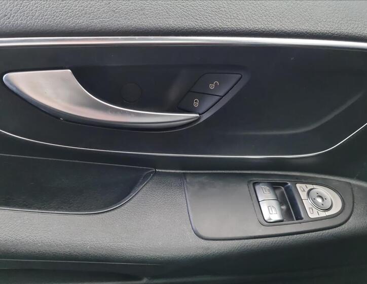 Mercedes-Benz Vito 12