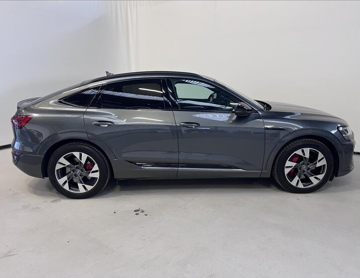 Audi Q8 e-tron SUV 0,0 300 kw