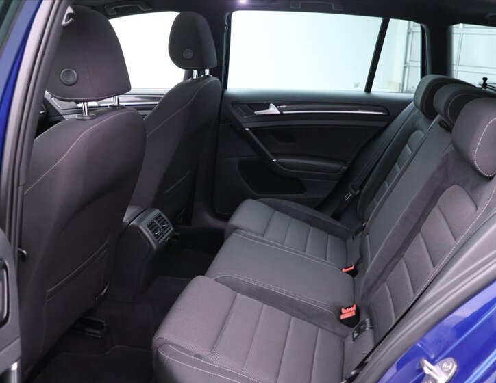 Volkswagen Golf Kombi 2,0 l 228 kw