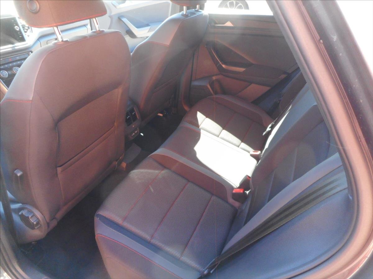 Volkswagen T-Roc SUV / Terénní 1,5 l 110 kw