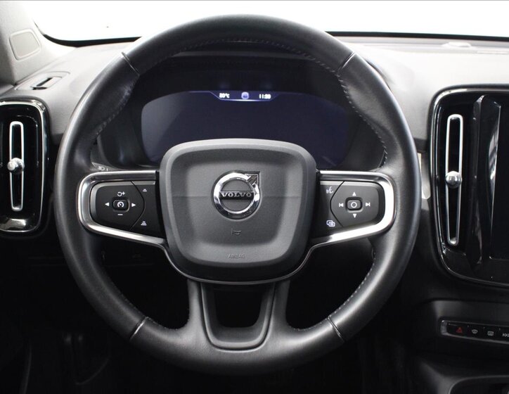Volvo XC40 SUV / Terénní 2,0 l 182 kw