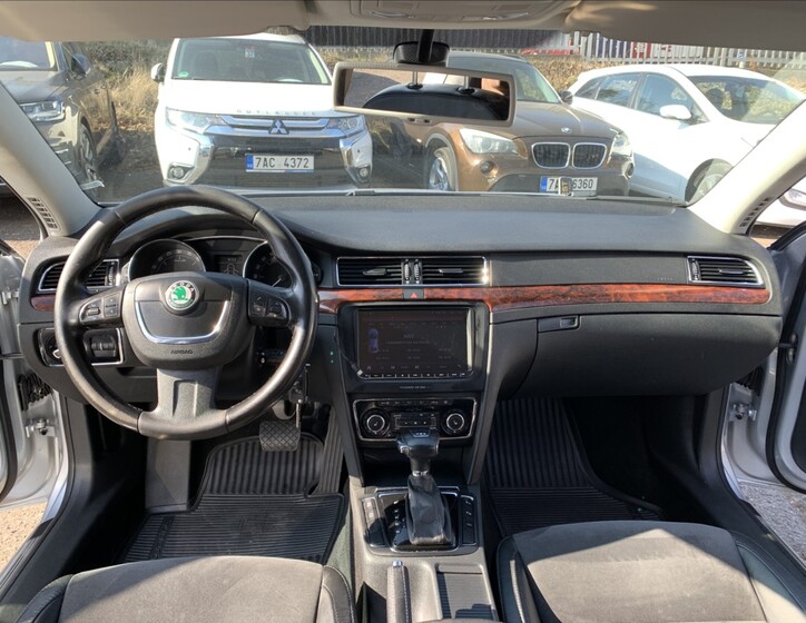 Škoda Superb 9