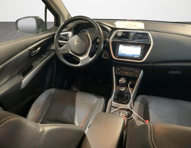 Suzuki SX4 S-Cross SUV / Terénní 1,4 l 103 kw