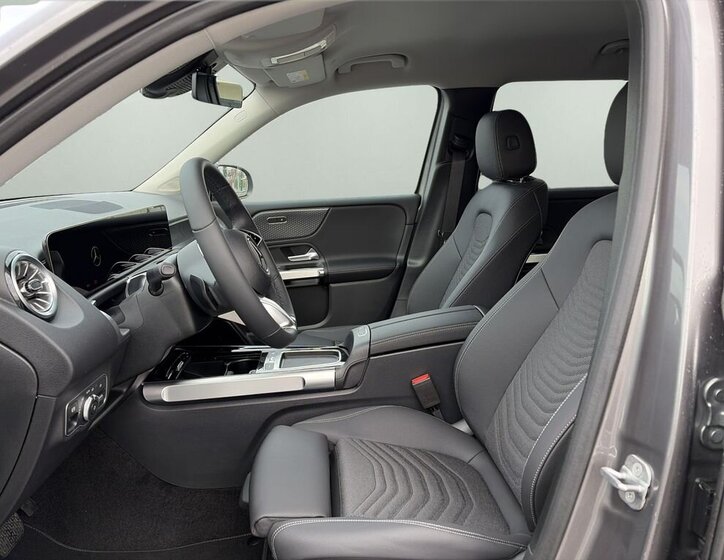 Mercedes-Benz GLB SUV / Terénní 1,3 l 120 kw