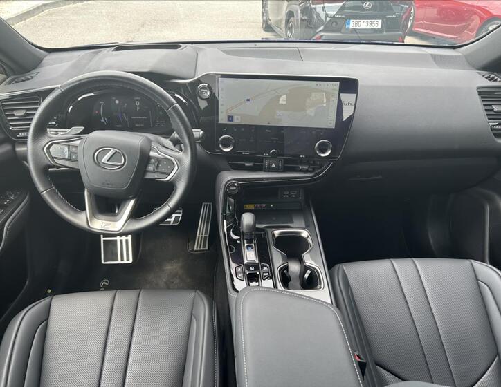 Lexus NX 450h+ 9