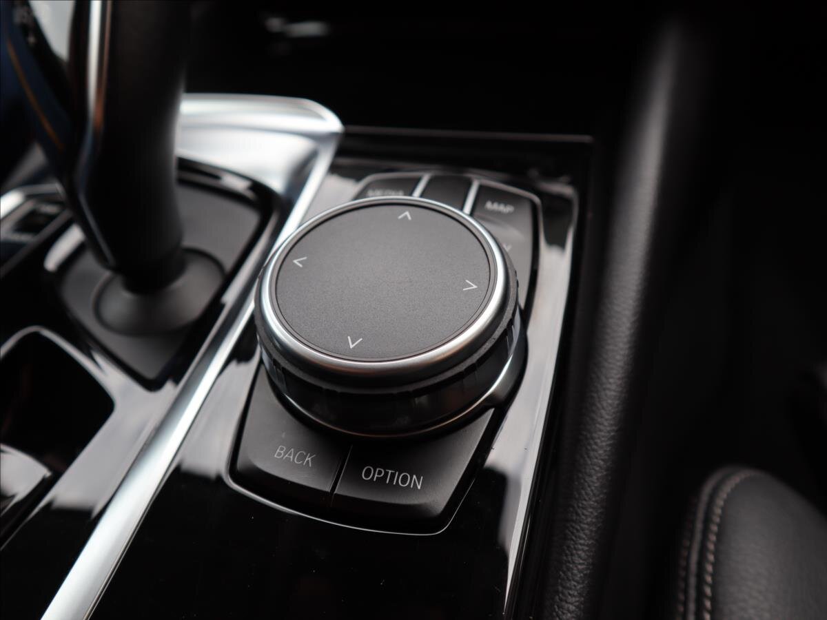 BMW Řada 5 Kombi 3,0 l 195 kw