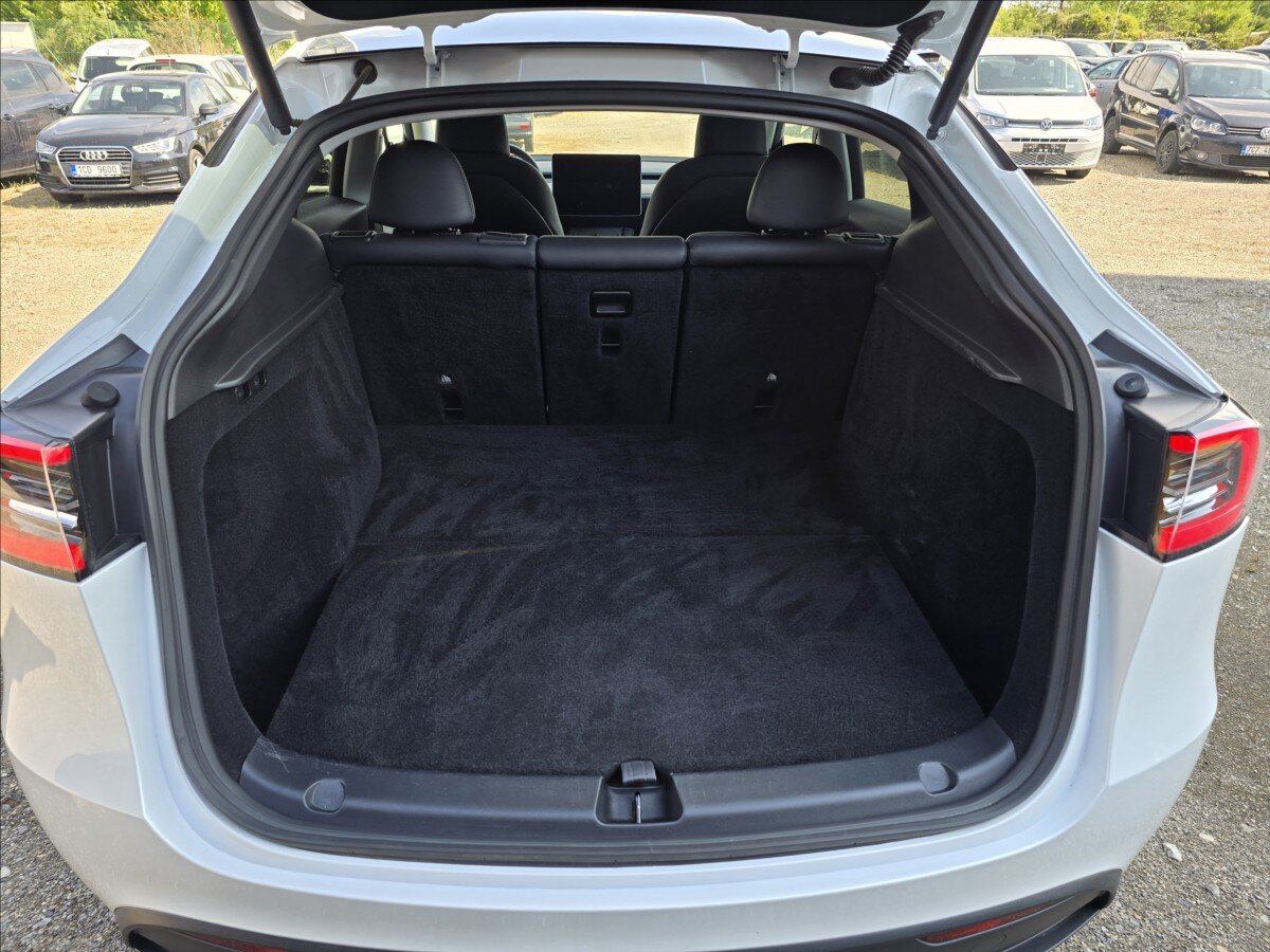 Tesla Model Y SUV / Terénní 0,0 378 kw