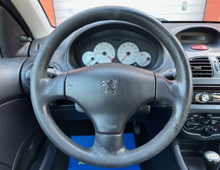 Peugeot 206 11
