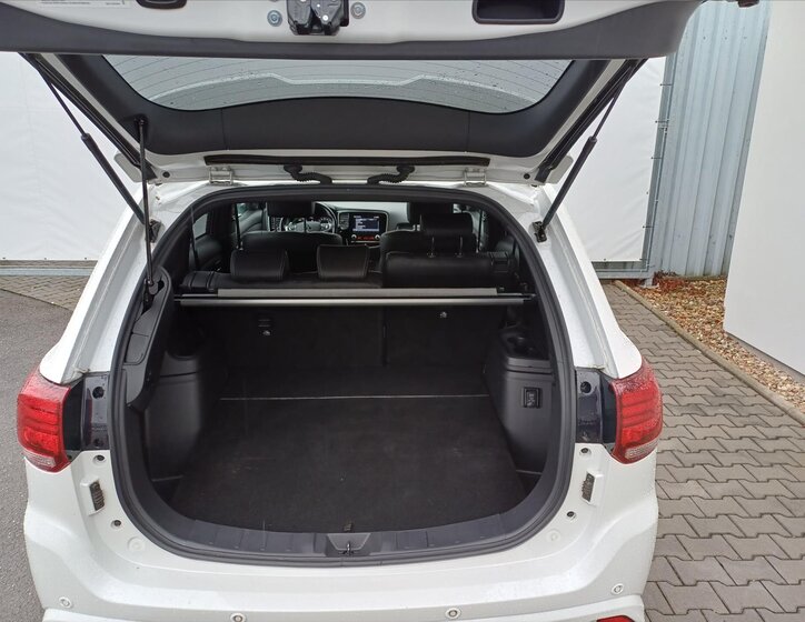 Mitsubishi Outlander Kombi 2,4 l 99 kw