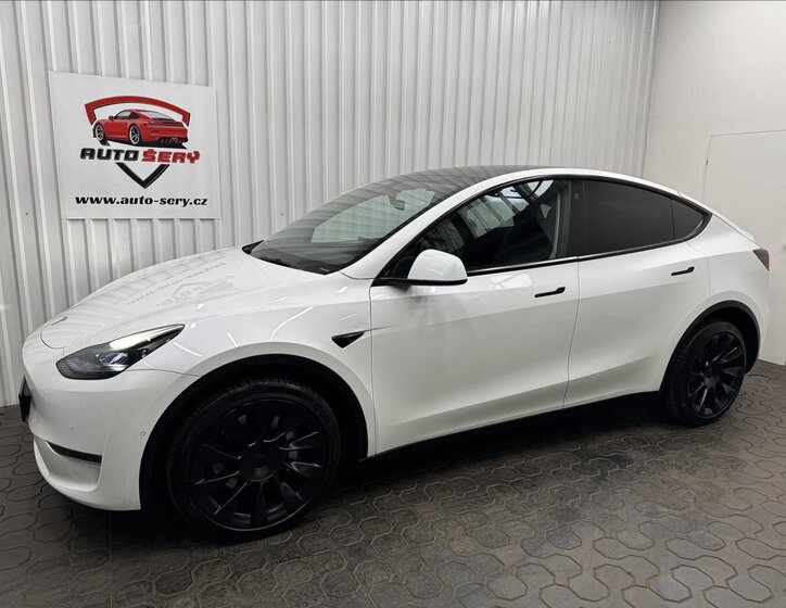 Tesla Model Y 3