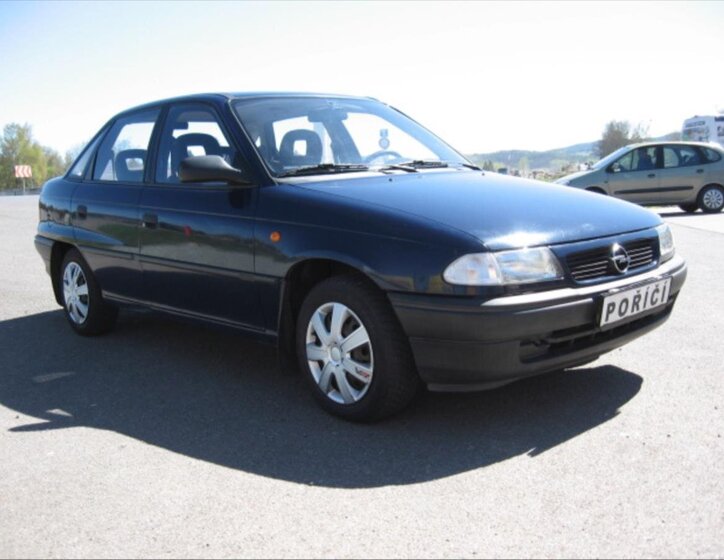 Opel Astra Sedan / Limuzína 1,4 l 44 kw