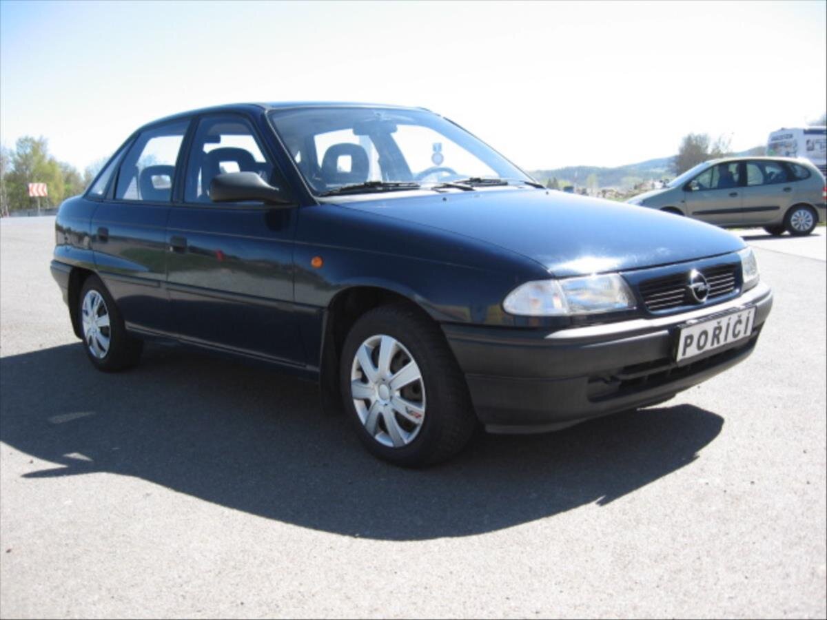 Opel Astra Sedan / Limuzína 1,4 l 44 kw