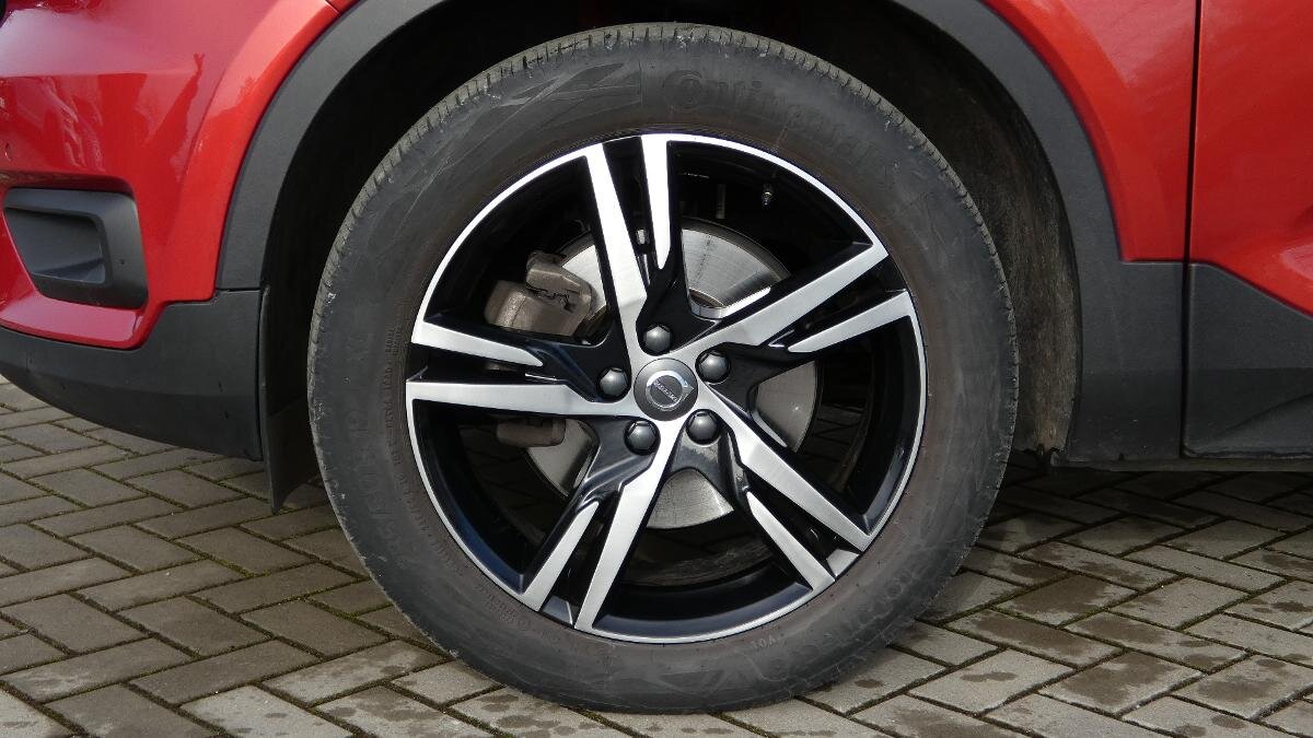 Volvo XC40 SUV / Terénní 2,0 l 145 kw