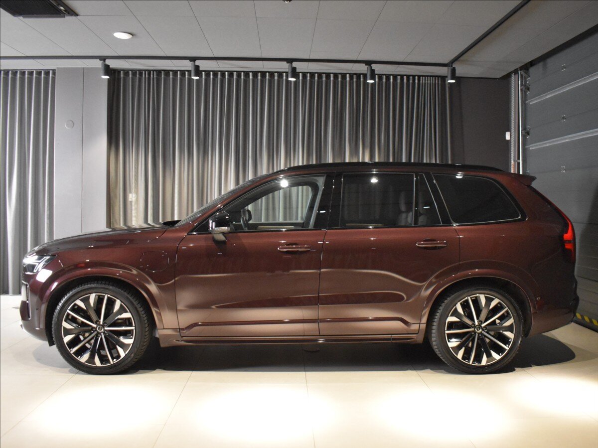 Volvo XC90 SUV / Terénní 2,0 l 335 kw