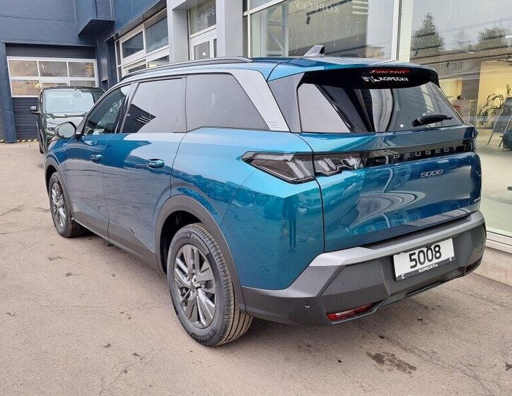 Peugeot 5008 SUV 1,2 l 107 kw