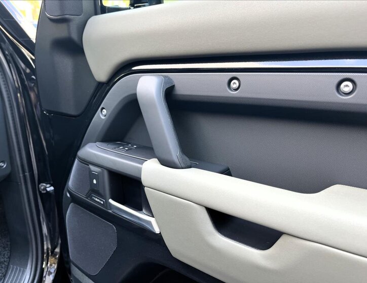 Land Rover Defender SUV / Terénní 3,0 l 183 kw