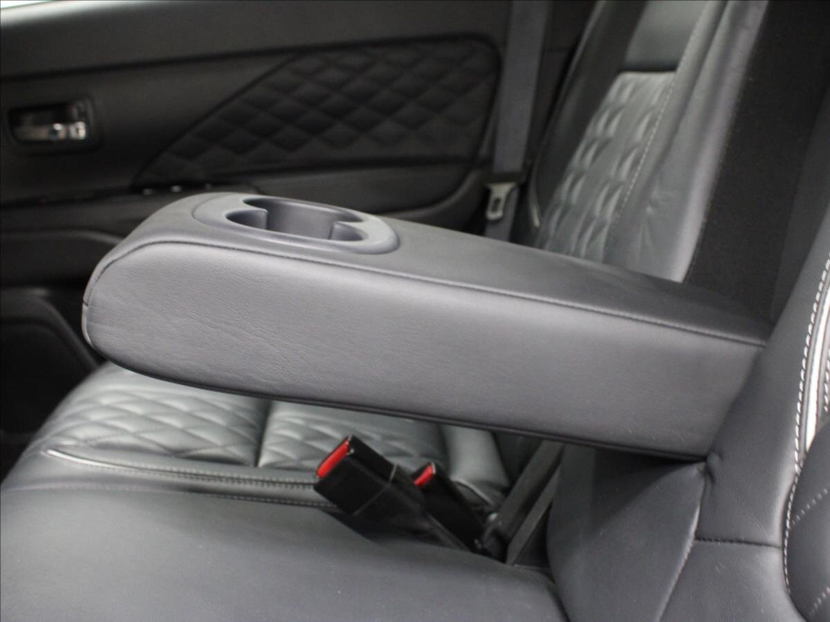 Mitsubishi Outlander SUV / Terénní 2,4 l 99 kw