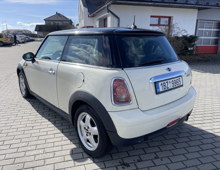 Mini Cooper Hatchback 1,6 l 88 kw