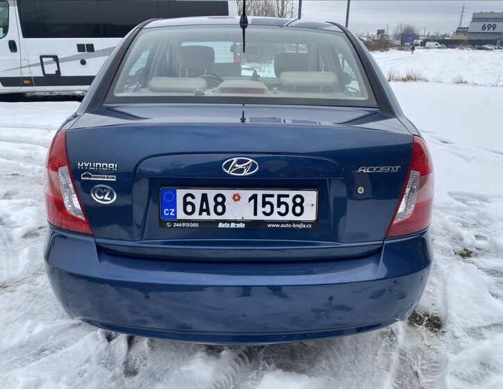 Hyundai Accent 8