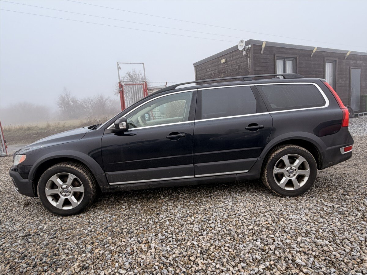 Volvo XC70 Kombi 2,4 l 151 kw