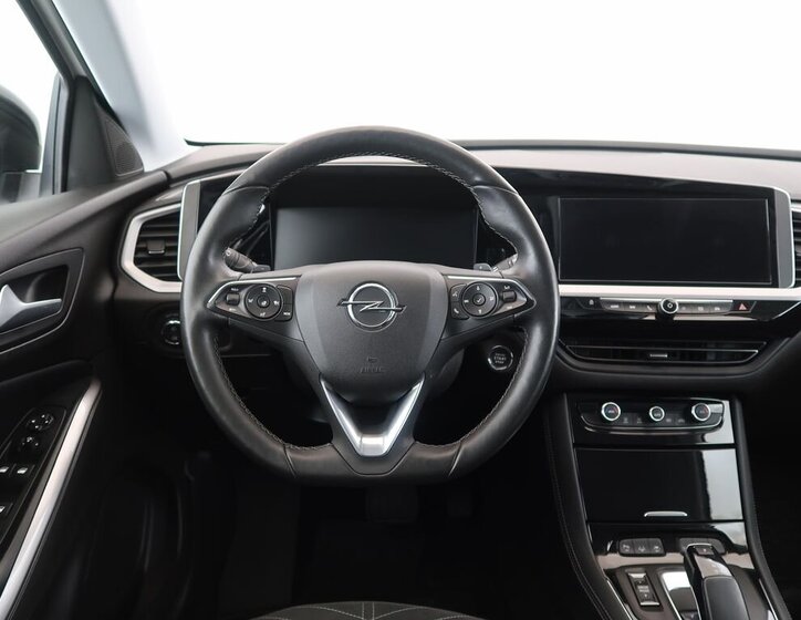 Opel Grandland SUV / Terénní 1,6 l 147 kw