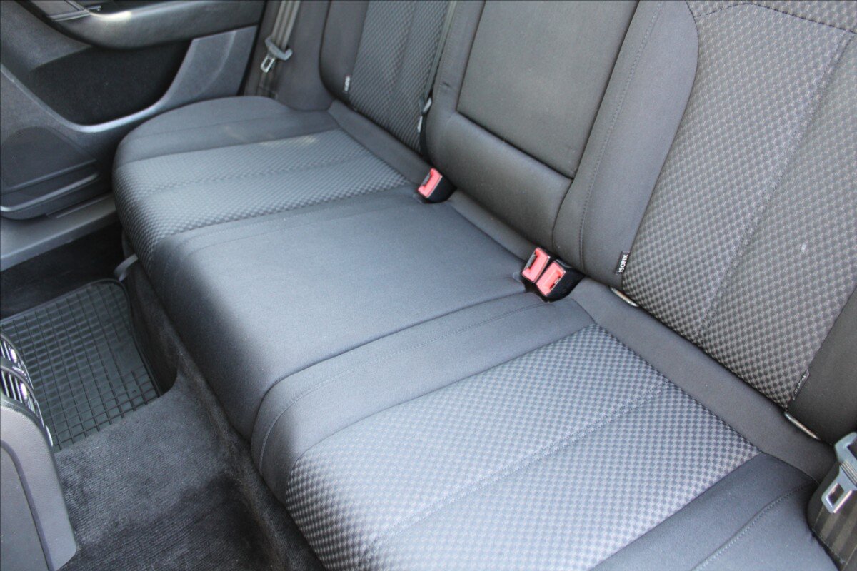 Volkswagen Passat Kombi 1,6 l 77 kw