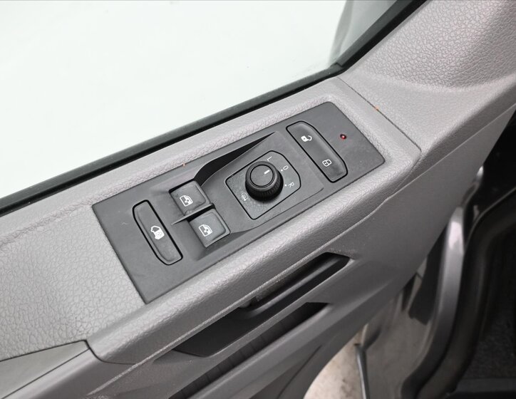 Volkswagen Transporter Skříň 2,0 l 110 kw