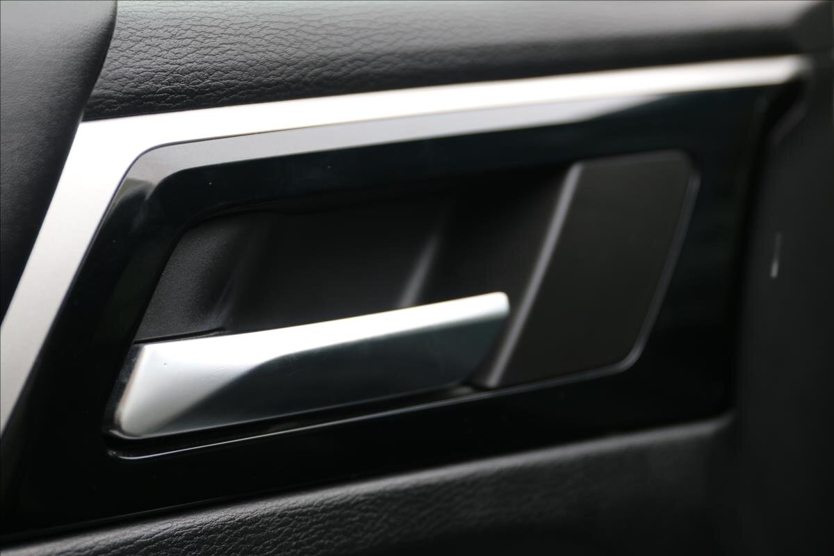 Mitsubishi Outlander SUV / Terénní 2,4 l 162 kw