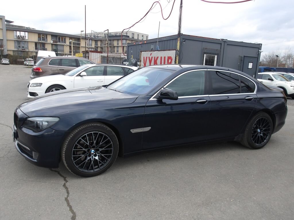 BMW Řada 7 Sedan / Limuzína 3,0 l 180 kw