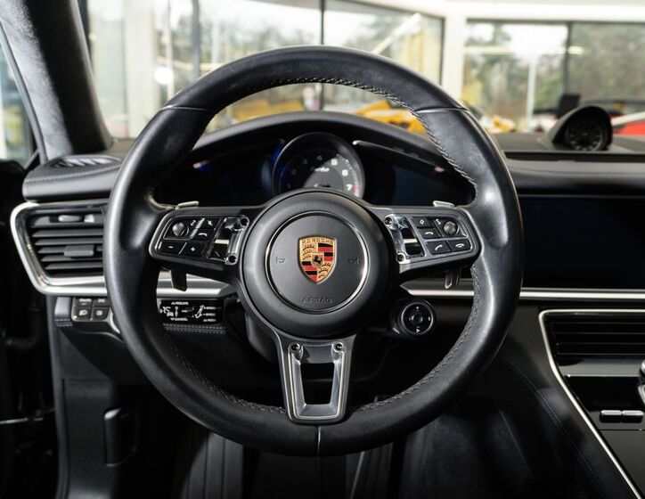 Porsche Panamera 6
