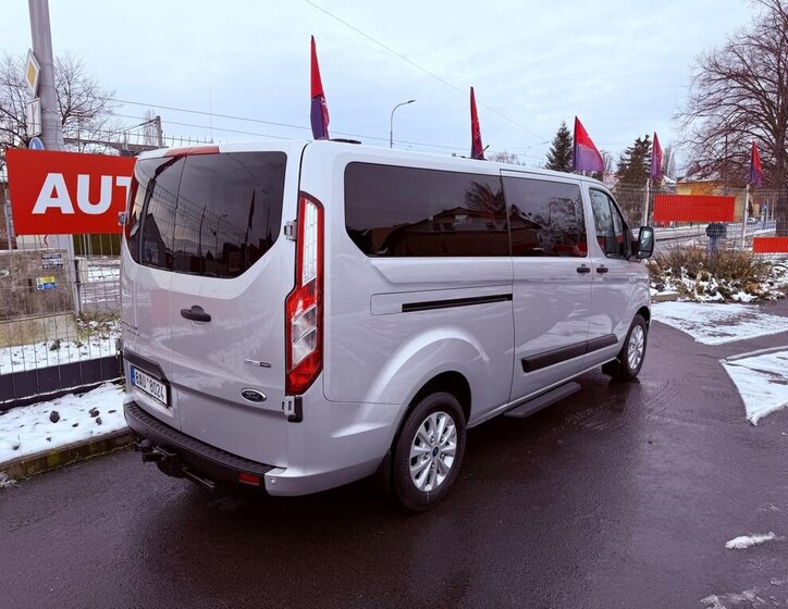 Ford Tourneo Custom 6