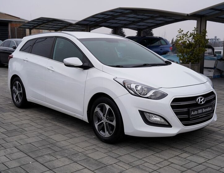 Hyundai i30 Kombi 1,6 l 99 kw