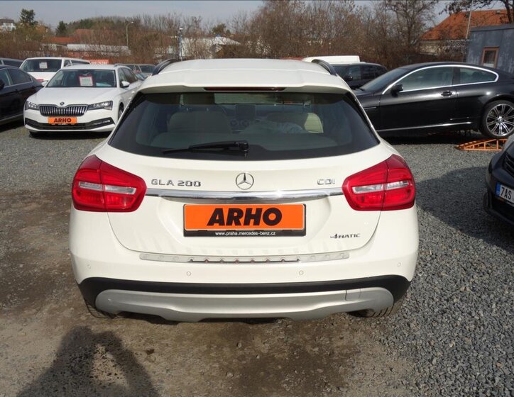 Mercedes-Benz GLA SUV / Terénní 2,1 l 100 kw