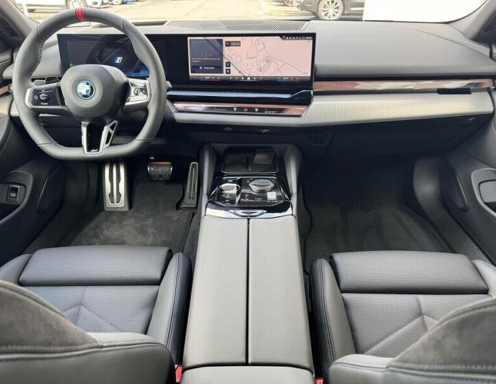 BMW i5 Sedan / Limuzína 1,0 442 kw