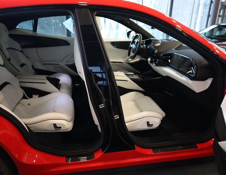 Ferrari Ostatní SUV / Terénní 6,5 l 533 kw