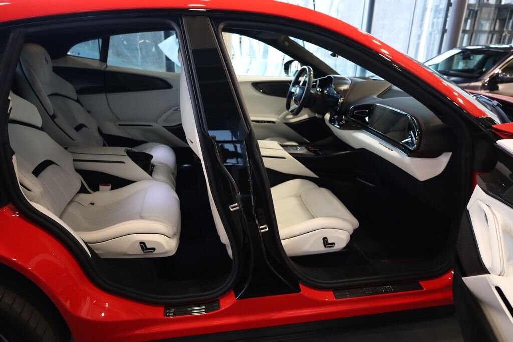 Ferrari Ostatní SUV / Terénní 6,5 l 533 kw