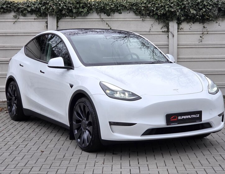 Tesla Model Y SUV / Terénní 0,0 393 kw