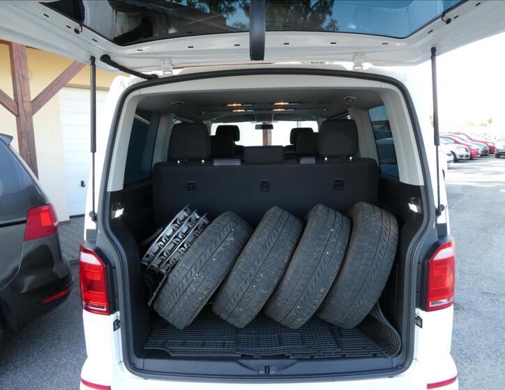 Volkswagen Multivan 17