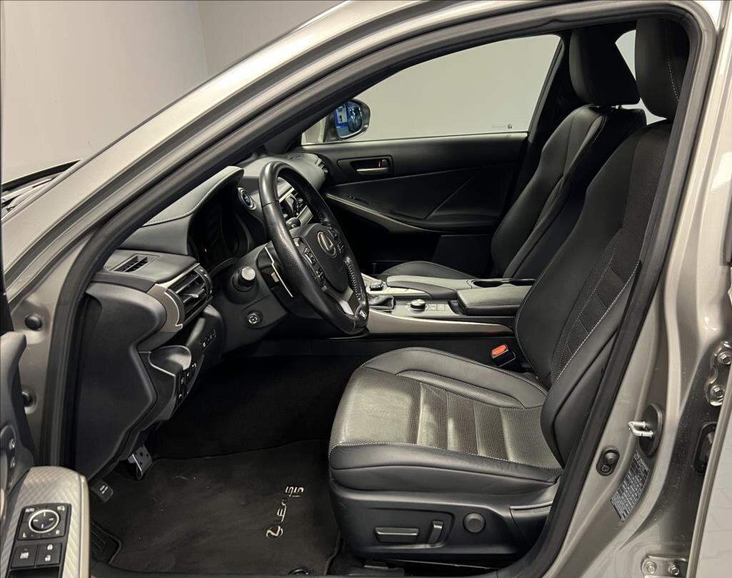 Lexus IS Sedan 2,5 l 164 kw