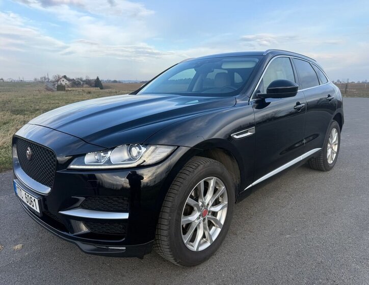 Jaguar F-Pace 1