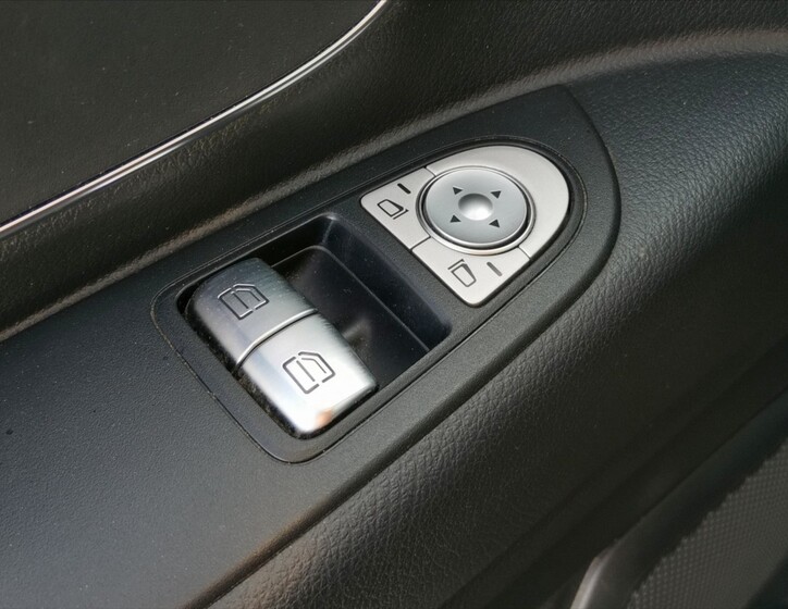 Mercedes-Benz Vito 17